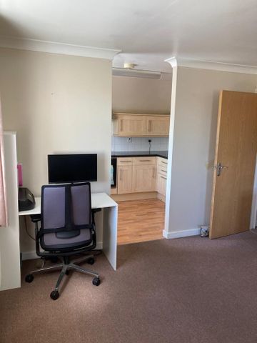 2 bedroom flat to rent - Photo 2