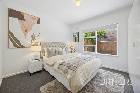 “Stylish & Convenient Living in heart of Norwood” - Photo 5