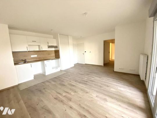 Appartement au 1er étage, 2 chambres, grande terrasse, place de parking - Photo 1