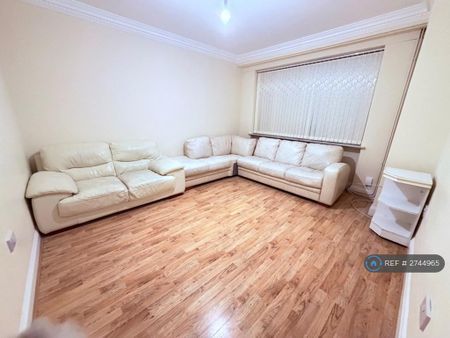 4 bedroom semi-detached house to rent - Photo 3