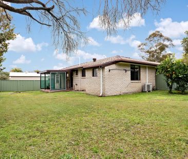 “Three bedroom house, 1.5 Bathrooms, Tandem Garage and Carport” - Photo 5