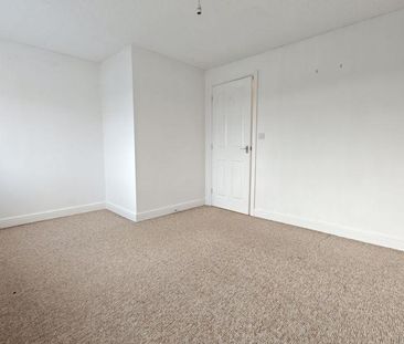 2 bedroom end of terrace house to rent - Photo 4