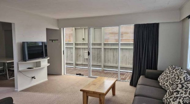 Furnished Inner City Spacious Home - Photo 1