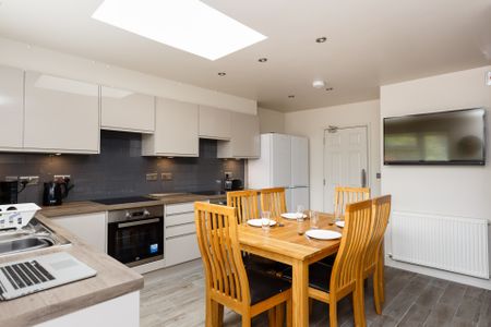 Newtown Room 3 - Photo 2