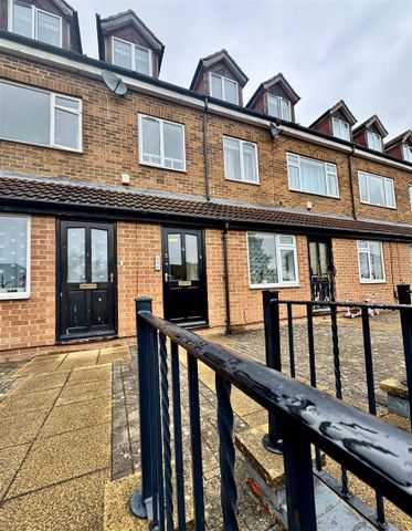 High Moor Crescent, Leeds - Photo 5