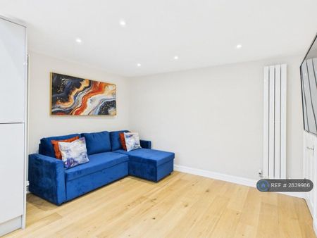 5 bedroom semi-detached house to rent - Photo 2