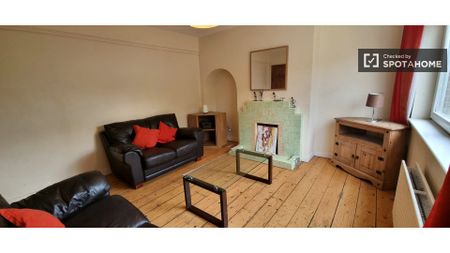 Room for rent in 6-bedroom apartment in Dublin - Photo 2