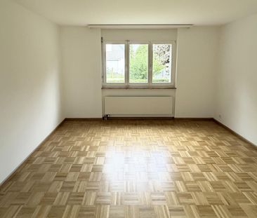 Grosszügige 4-Zimmerwohnung in familienfreundlicher Lage in Aesch - Photo 2