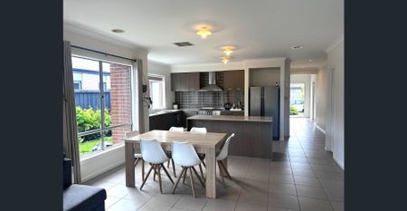 Modern 4-Bedroom Home in the Prestigious Bloom Estate!! - Photo 3