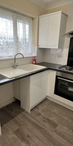 Kings Avenue - Photo 3