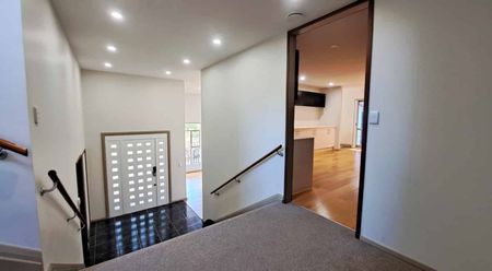 Spacious Family House - Photo 5