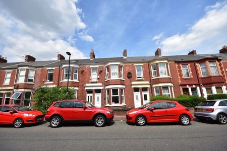 3 Bed - Simonside Terrace, Heaton - Photo 2