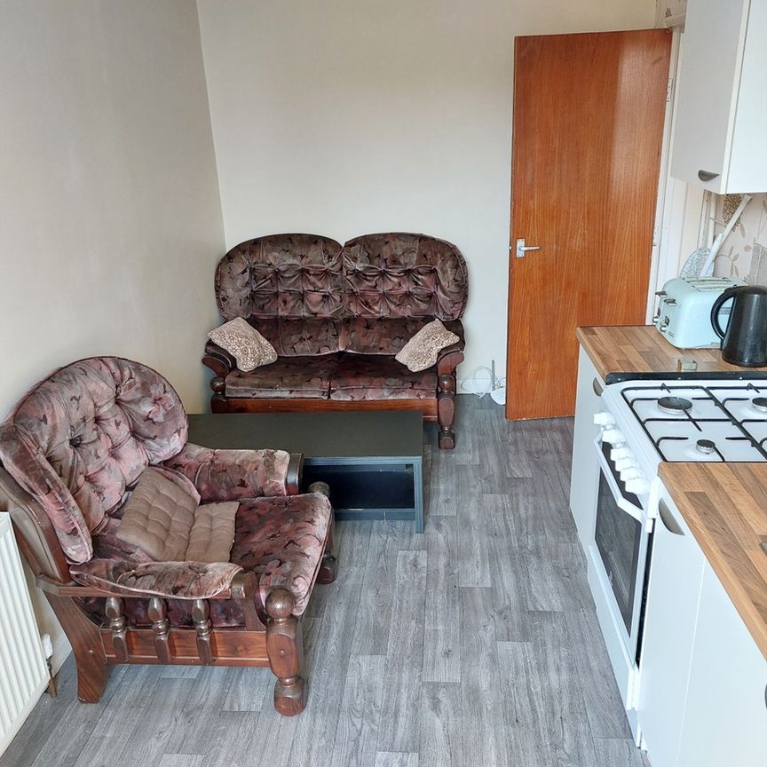 2 Bed Flat, Holberry Gardens, S10 - Photo 1