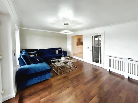 3 bedroom apartment to rent - Photo 2