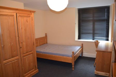 North Terrace, Newcastle Upon Tyne - Photo 5