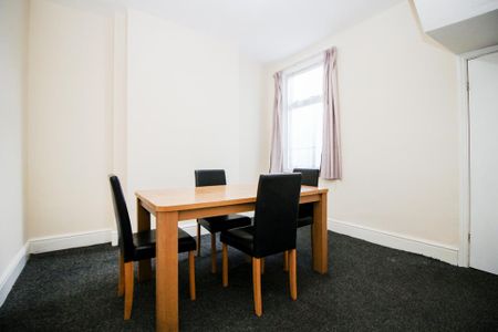 4 bedroom terraced house to rent - Photo 2