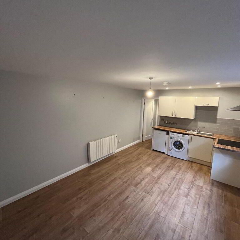 Flat 2 8, Kinnegar Drive, Holywood, BT18 9JQ - Photo 1