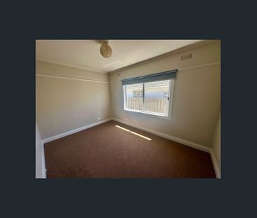 LARGE SHED/WORKSHOP - Photo 2