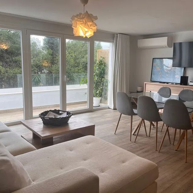 Alquiler de estudio en Calle Amador de los Ríos, 33 - Photo 1