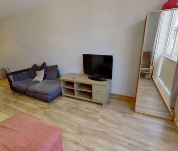 3 bedroom apartment to rent - Photo 2