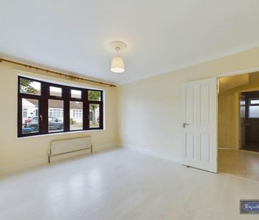 5 bedroom semi-detached bungalow to rent - Photo 4
