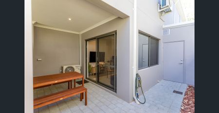 LOCATION! LOCATION! LOCATION! - Photo 5