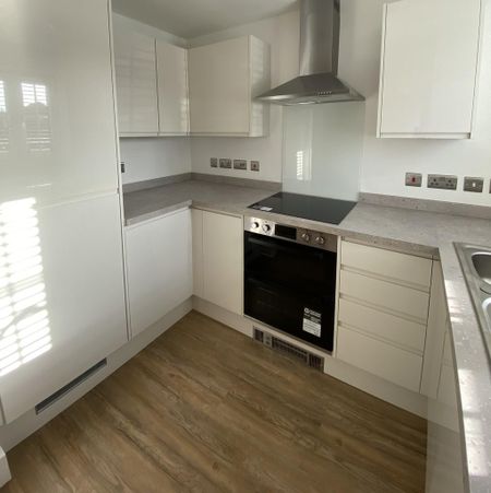 2 bedroom end of terrace house to rent - Photo 3