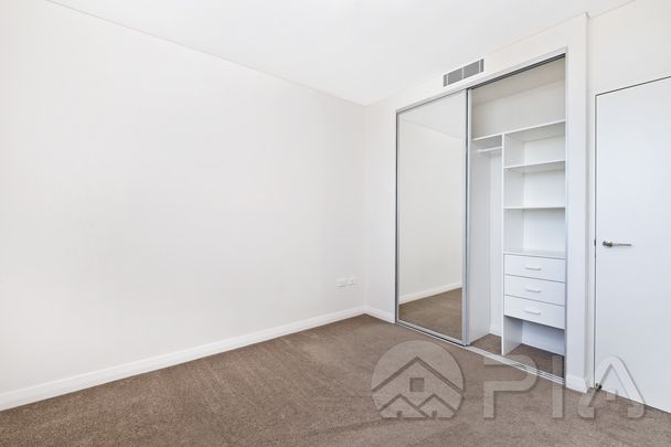 Spacious & Modern 3 Bedroom Apartment On Level 7. Don't Miss Out! - Photo 1