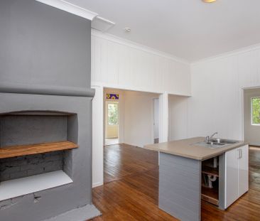 freshly renovated three-bedroom home - Photo 3