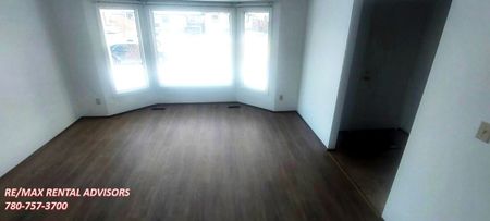 GREAT 3 BED, 1.5 BATH TWO-STOREY HALF DUPLEX IN THE COMMUNITY OF CARLISLE - Photo 4