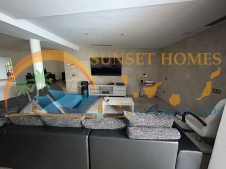 5 bedroom luxury Villa for rent in San Bartolomé de Tirajana, Spain - Photo 2