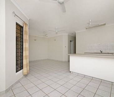 Ground level 2-bedroom unit with private courtyard - Photo 1