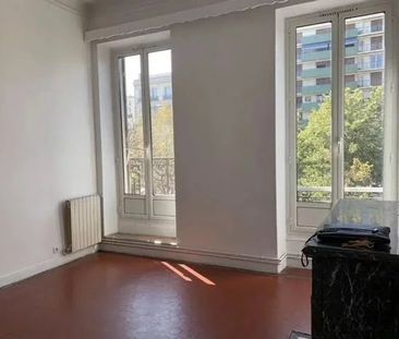 Location Appartement 3 pièces 65m² MARSEILLE 6ème - Photo 2