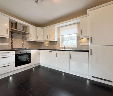 5 Lady Wallace Green, Lisburn, BT28 3NX - Photo 3