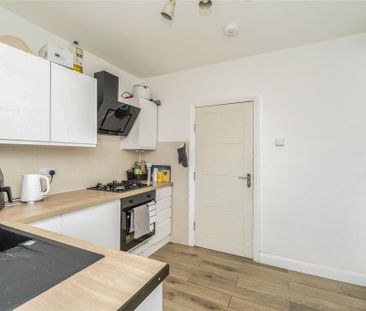 3 bedroom flat to rent - Photo 6