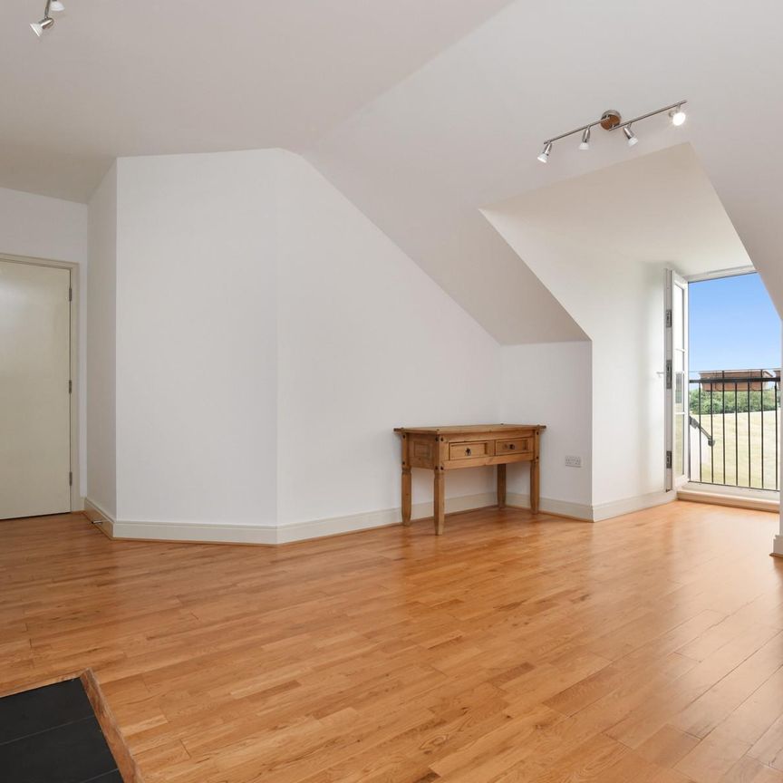 Beaumont Drive, Worcester Park - Photo 1