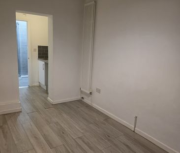 Room in a Shared House, Charlton Lane, SE7 - Photo 2