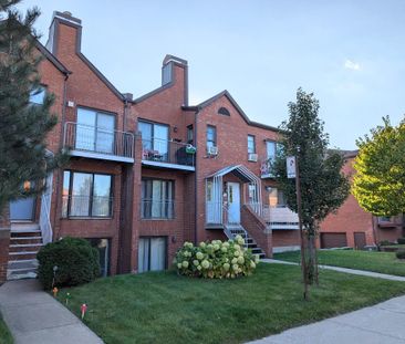 grand logement 71/2 à Ville d'Anjou sur deux étages, avec garage in... - Photo 1