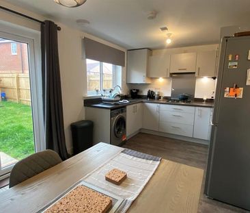 3 bedroom end of terrace house to rent - Photo 2