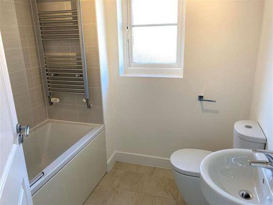 Clos Cwm Golau, Merthyr Tydfil, CF47 - Photo 1