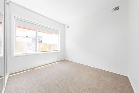 Renovated Ground Floor Apartment - Photo 2