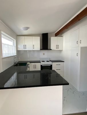 Property Management32 Kowhai Road, Campbells Bay - Unit for Rent - Photo 1