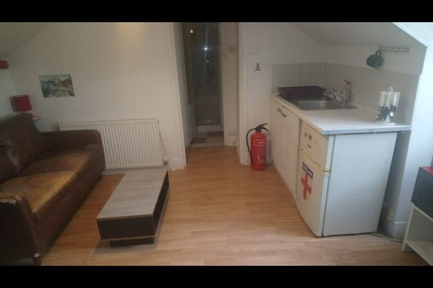 Bedsit, Greenhill Road, HA1 - Photo 1