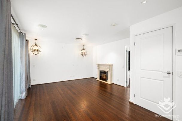 Luxury 4-Bedroom Home with Study, Indoor Pool & Stunning Views in Bardon - Photo 1