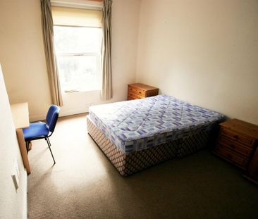 6 bedroom terraced house to rent - Photo 2