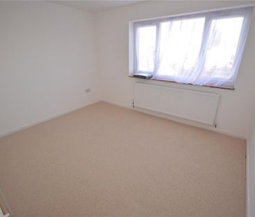 2 bedroom bungalow to rent - Photo 2