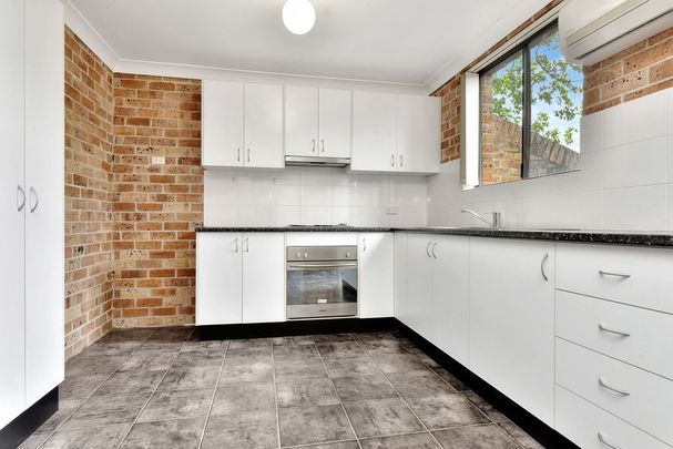 LOW MAINTENANCE TOWNHOUSE - Photo 1