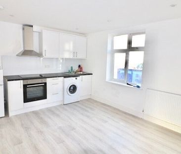 Elm Park Avenue, Elm Park, RM12 4SD, Property for rent - Photo 2