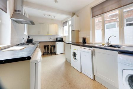 4 bedroom end of terrace house to rent - Photo 3