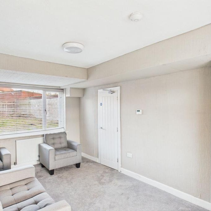 4 bedroom house of multiple occupation to rent - Photo 1